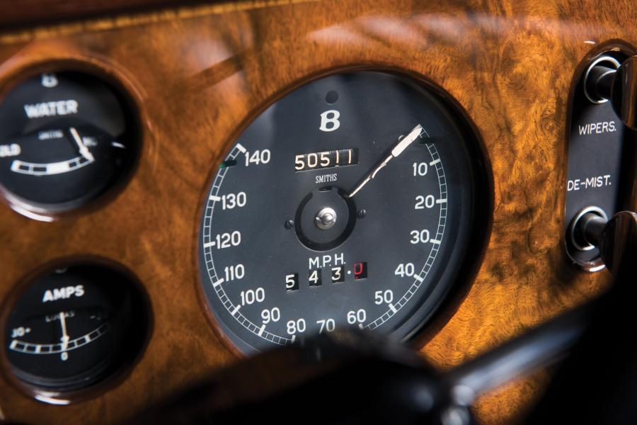 Панель приборов Bentley S1 Continental Drophead Coupe by Park Ward 1955 года  (фото 31 из 34)